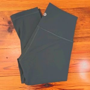 Lululemon High Rise Crop 17"
